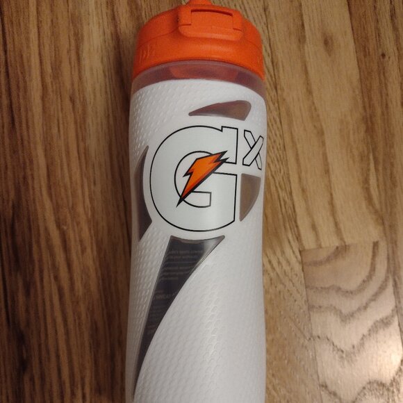 New with tags Gatorade Big 10 Bottle and New Gatorade Towel - Picture 2 of 14